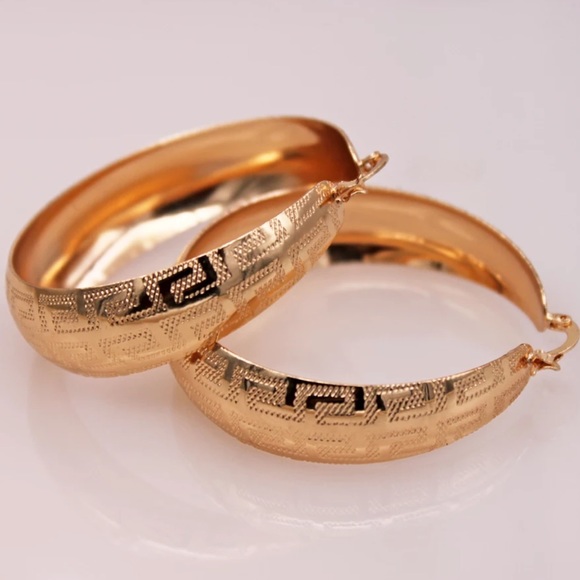 ¥ New Luxury 18k Gold Hoop Round Earrings - Picture 6 of 7